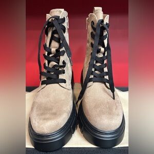 Limelight Rudy Tan Faux Suede Combat Style Side Zip Ankle Boots Women’s Size 9M